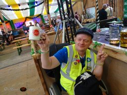 Adriana am 9.10.2024 im Wiesbauer Zelt